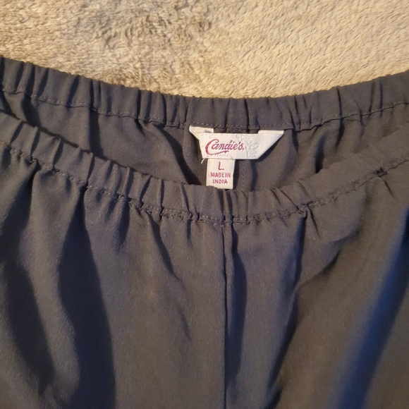 Womens short - Picture 2 of 2